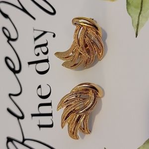 Vintage Monet Gold toned Clip-on Earrings